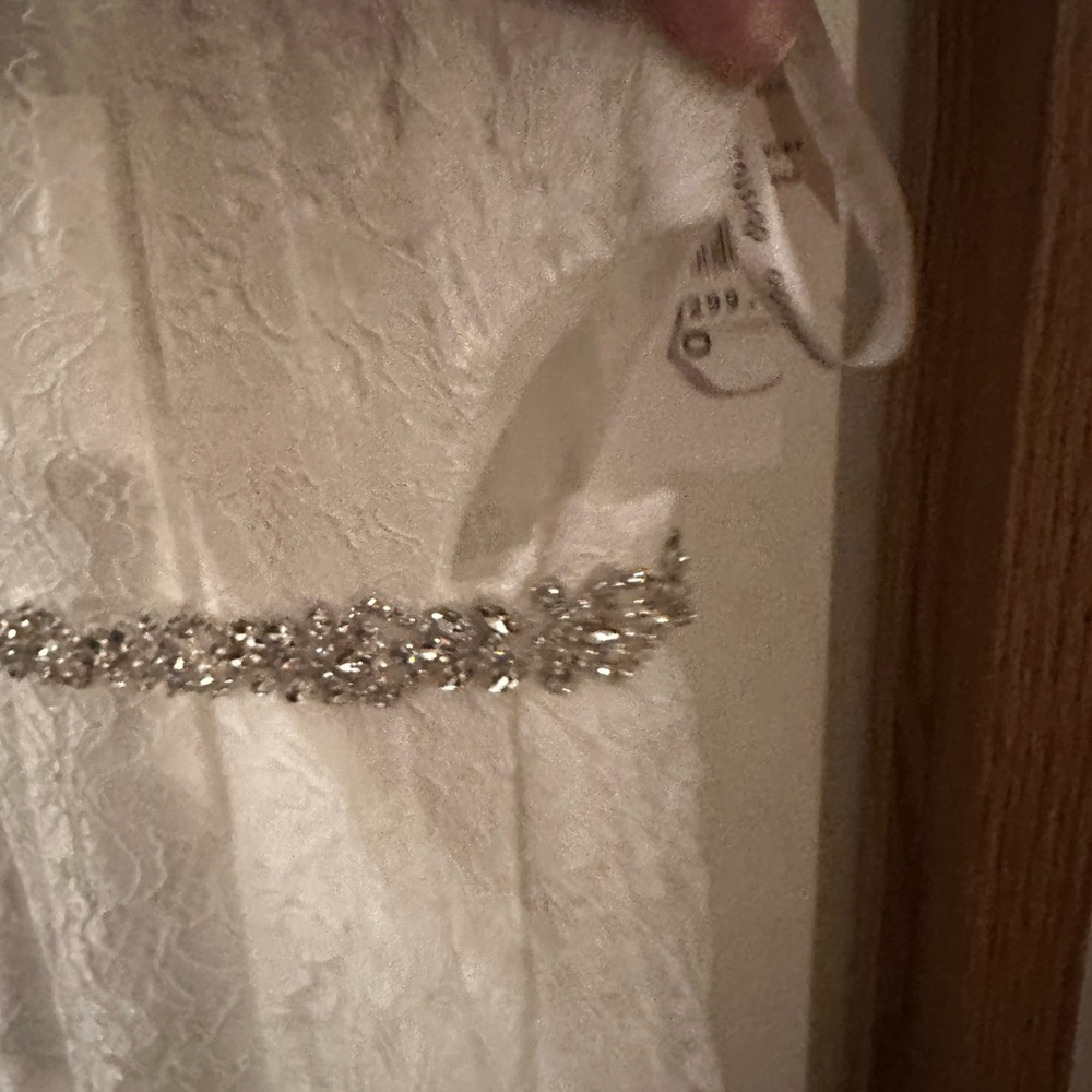 Elegant White Lace Dress - Picture 6 of 8